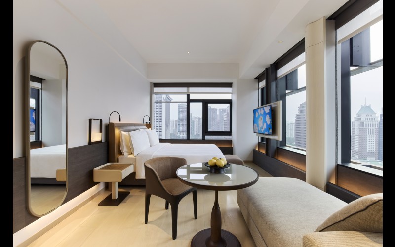 MM 23 COMO Suite Master Bedroom