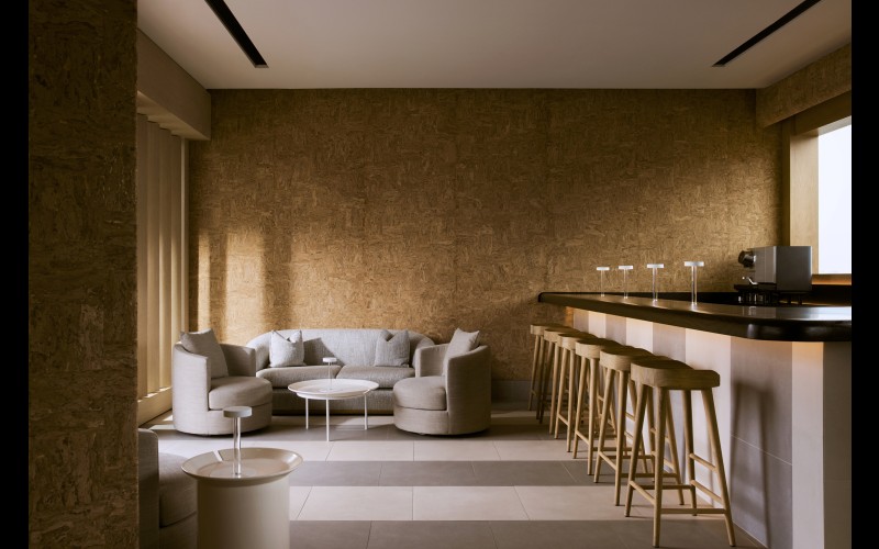 MM 24 Sky Bar Full Bar View